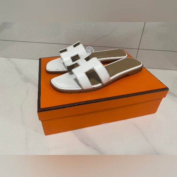NWT White Hermes Orans Sandals - Picture 3 of 6